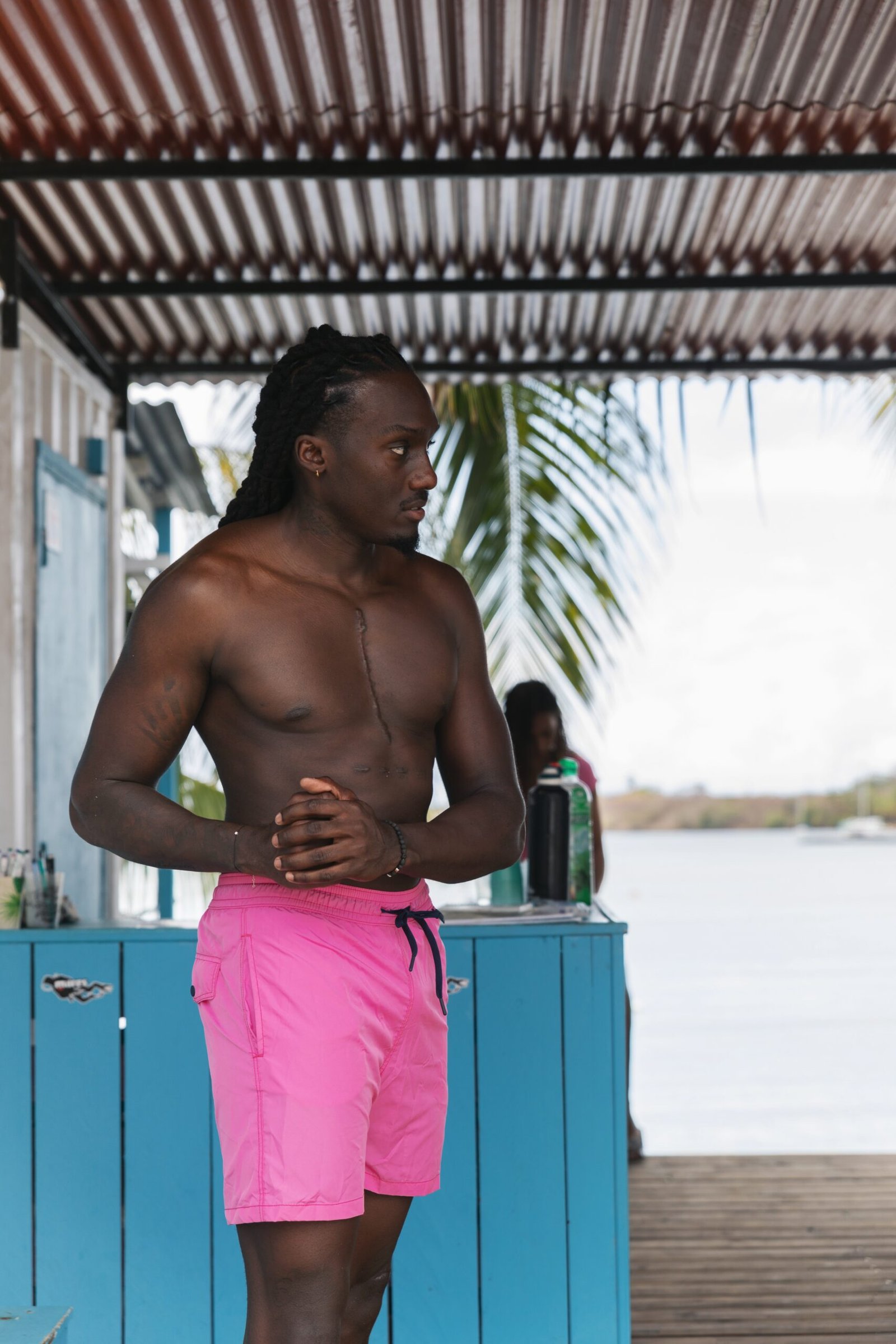 Univers Homme — short de bain rose Alma Swimwears, ponton en Martinique